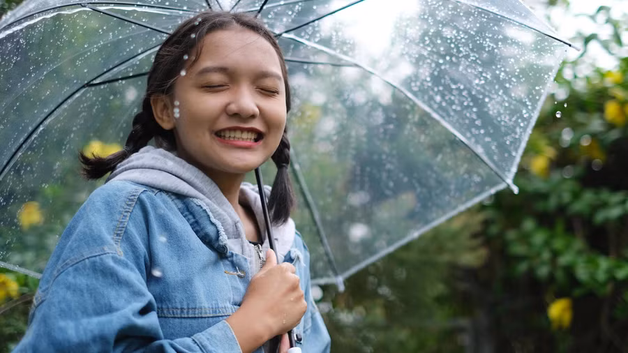 Cách tốt nhất và đơn giản nhất để tách rời công việc trong ngày là đi dạo ngoài trời. (Ảnh: ITN)