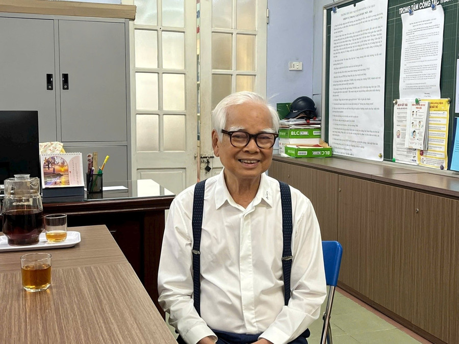 Thầy Hòa chia sẻ trong buổi gặp mặt nói chuyện (Ảnh: Minh Ngọc) image003.jpg
