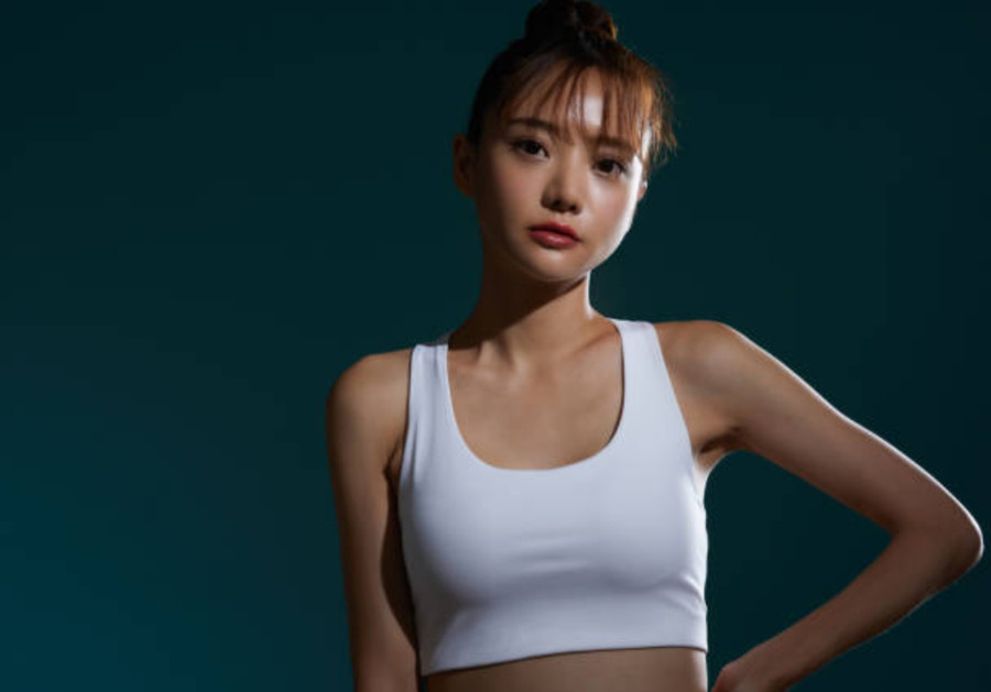 Để giữ được dáng ngực đẹp, áo ngực là không thể thiếu. (Ảnh: ITN)