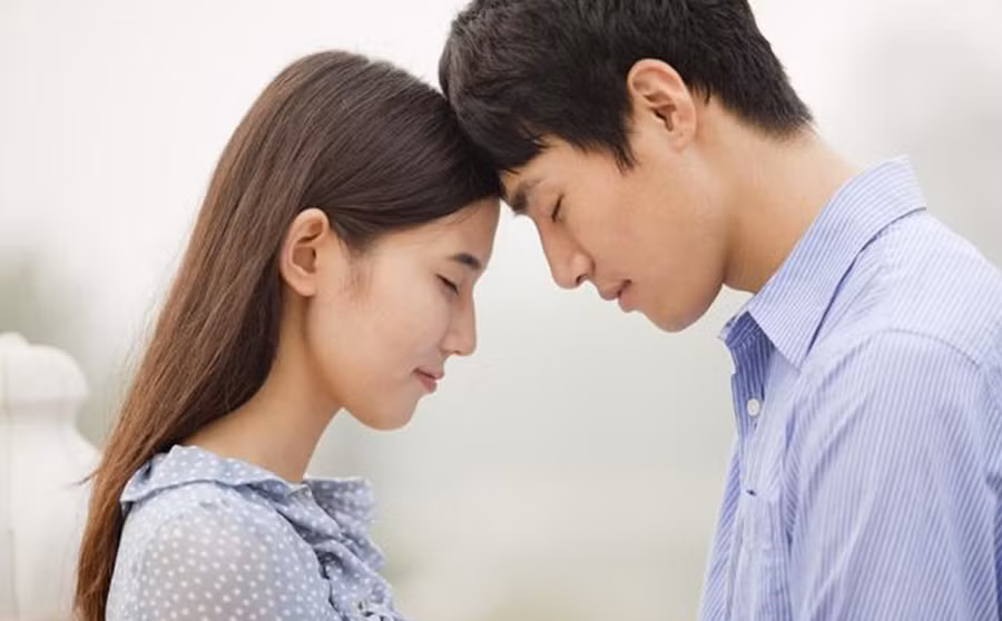 Đôi khi một số hành động nhỏ đơn giản có thể khiến phụ nữ cảm thấy đặc biệt bị “cám dỗ”. (Ảnh: ITN).