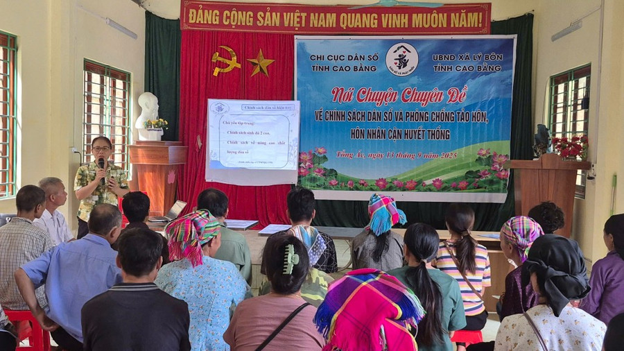 Tuyên truyền về chính sách dân số. Ảnh BCB