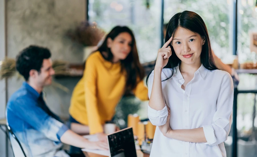 Giao tiếp giữa các cá nhân đòi hỏi sự tương tác bình đẳng giữa cho và nhận. (Ảnh: ITN).