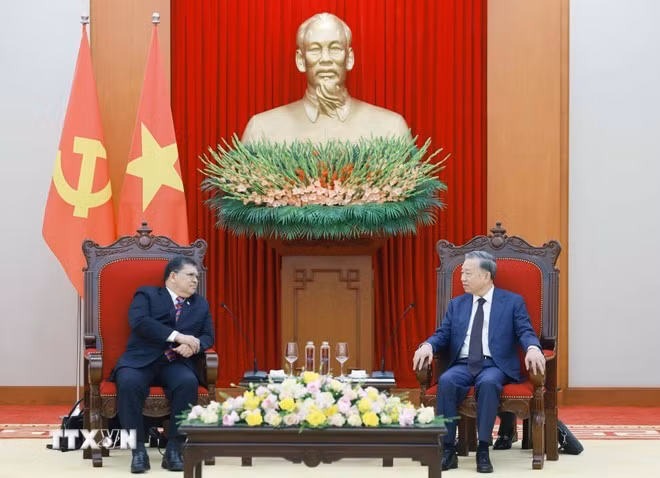 Tổng Bí thư Tô Lâm tiếp Chủ tịch Hạ viện Malaysia Tan Sri Dato’ Johari Bin Abdul. (Ảnh: Thống Nhất/TTXVN).