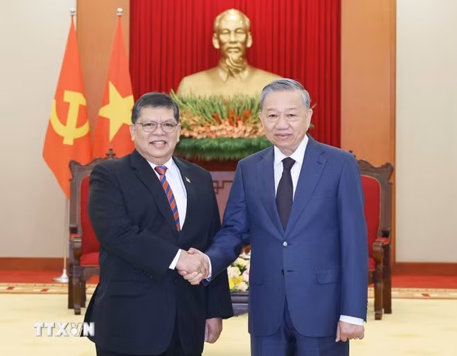 Tổng Bí thư Tô Lâm tiếp Chủ tịch Hạ viện Malaysia Tan Sri Dato’ Johari Bin Abdul. (Ảnh: Thống Nhất/TTXVN).