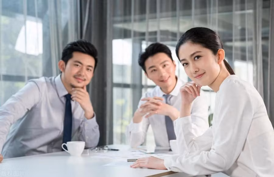 Khi đối mặt với những yêu cầu công việc không hợp lý từ đồng nghiệp, đừng dễ dàng đồng ý chỉ vì tình cảm. (Ảnh: ITN).