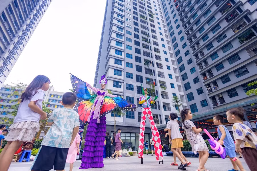 Những khu vườn, quảng trường khu S trong hai ngày 4-5/10 trở thành những không gian sáng tạo nhiệm màu, mang đến cho các em nhỏ những trải nghiệm bổ ích và thú vị.