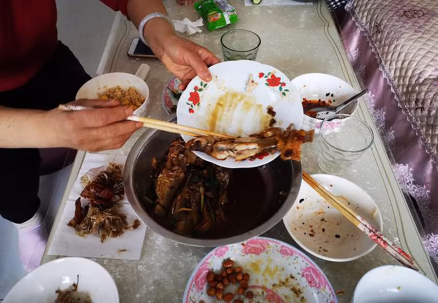 Tốt nhất nên nấu các bữa ăn với số lượng vừa phải để có thể ăn hết. (Ảnh: ITN)