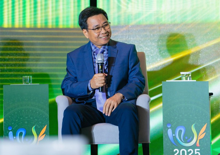 Ông Lê Hoàng Minh - Giám đốc điều hành sản xuất kiêm Trưởng dự án Net Zero của Vinamilk tại Diễn đàn Doanh nghiệp Phát triển bền vững Việt Nam (VCSF) lần thứ 12. (Ảnh: Minh Anh) Ông Lê Hoàng Minh - Giám đốc điều hành sản xuất kiêm Trưởng dự án Net Zero của Vinamilk tại Diễn đàn Doanh nghiệp Phát triển bền vững Việt Nam (VCSF) lần thứ 12. (Ảnh: Minh Anh)