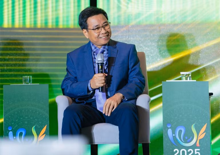 Ông Lê Hoàng Minh - Giám đốc điều hành sản xuất kiêm Trưởng dự án Net Zero của Vinamilk tại Diễn đàn Doanh nghiệp Phát triển bền vững Việt Nam (VCSF) lần thứ 12. (Ảnh: Minh Anh)