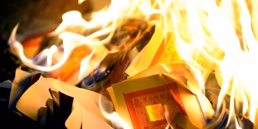 Văn khấn hóa vàng ngày mùng 3 Tết Bính Ngọ 2026