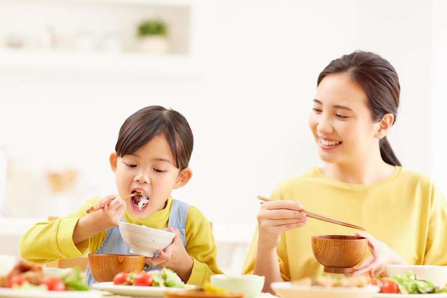 Lợi ích của việc điều chỉnh thứ tự ăn uống, ngoài việc kiểm soát lượng đường trong máu, còn có thể giúp giảm cân. (Ảnh: ITN) 2-loi-ich-cua-viec-dieu-chinh.jpg