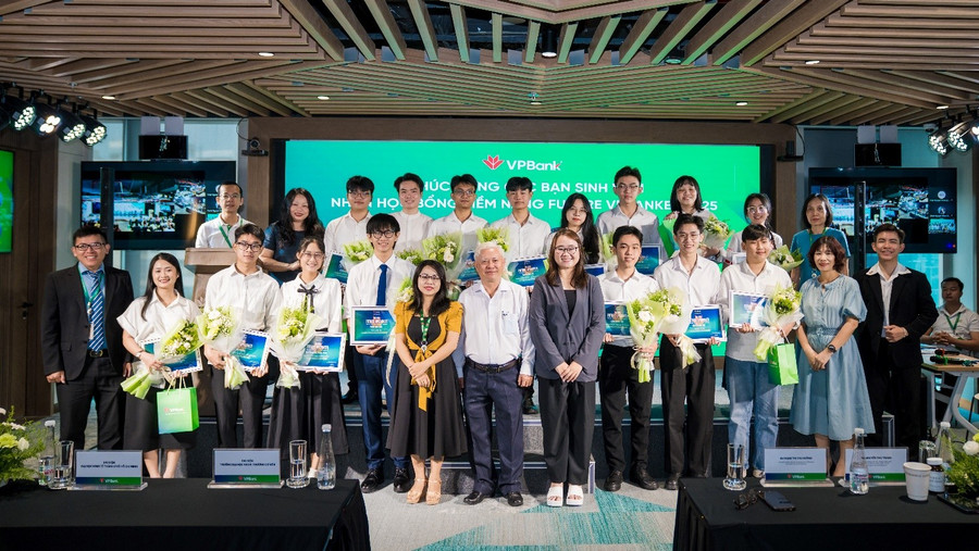 VPBank trao 54 học bổng Future VPBanker 2025, khởi đầu hành trình vươn xa của thế hệ nhân tài trẻ 