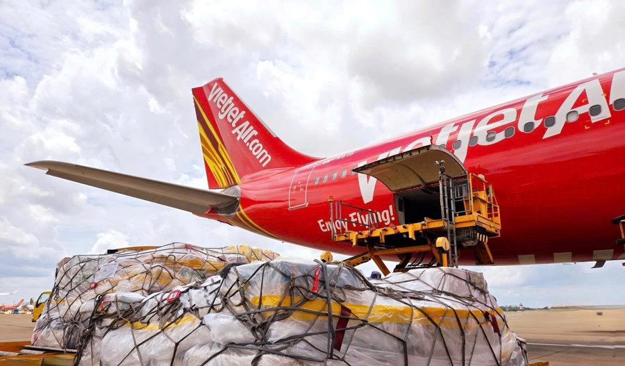 Vietjet không chỉ mang đến những chuyến bay an toàn, mà còn không ngừng lan tỏa tinh thần nhân ái, lòng yêu thương và trách nhiệm với cộng đồng.