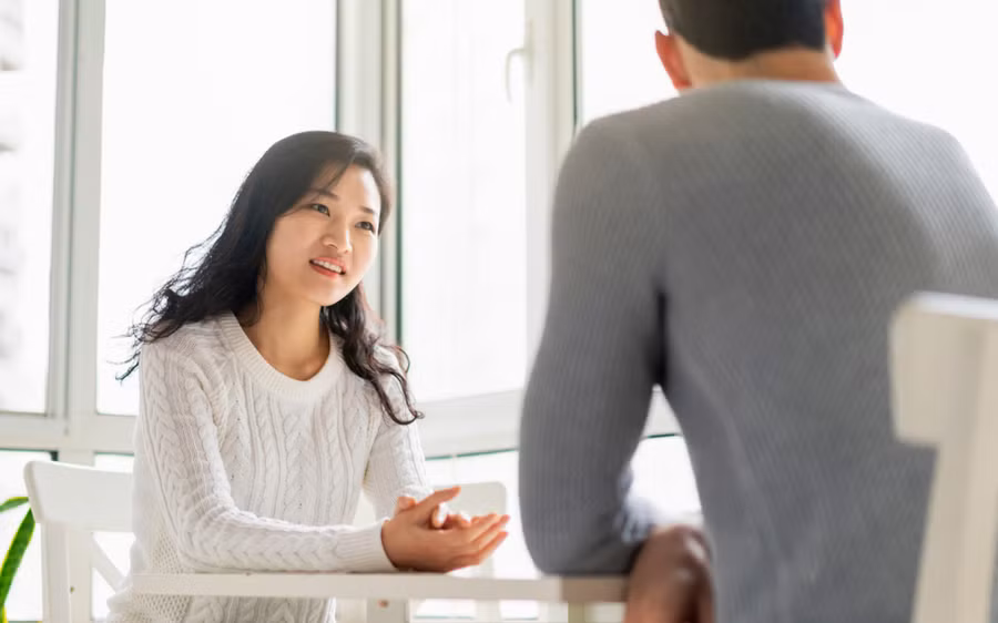 Bạn có bao giờ nhận thấy một số người bạn chỉ xuất hiện khi họ cần giúp đỡ? (Ảnh: ITN).