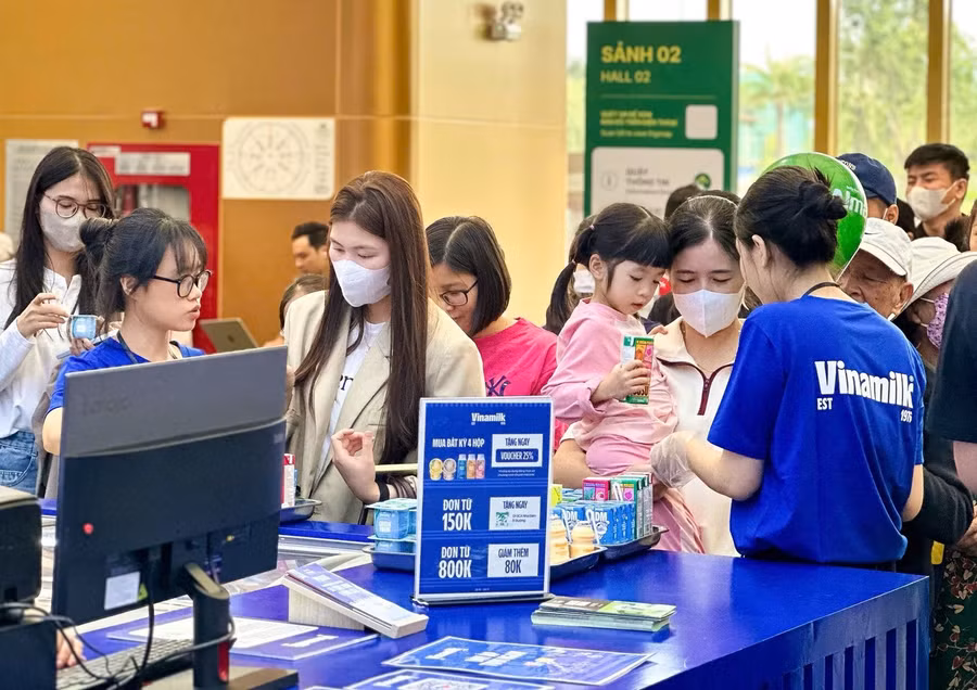 Vinamilk lan tỏa giá trị thương hiệu Việt tại Hội chợ Mùa Thu 2025