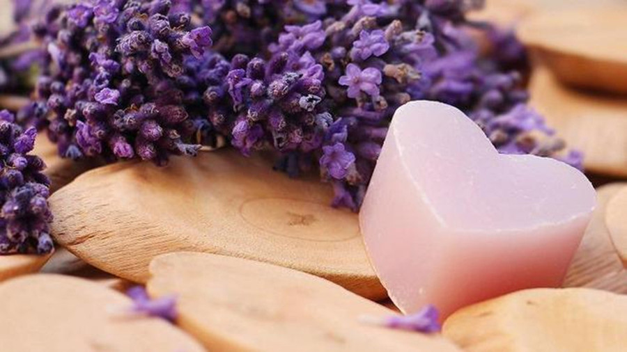 Đàn ông cũng nên chú ý và quan tâm đến phụ nữ nhiều hơn để xóa bỏ sự nghi ngờ và lo lắng của họ. (Ảnh: ITN). 2-dan-ong-cung-nen.jpg