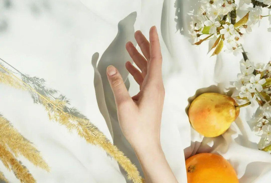 Chỉ khi sống trong hiện tại, bạn mới cảm thấy mãn nguyện, hạnh phúc và bình yên. (Ảnh: ITN). 2-chi-khi-song-trong-hien-tai.jpg