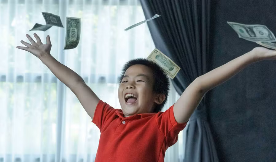 Quyền được tự quyết và tự do sử dụng tiền tiêu vặt là cơ hội để trẻ trải nghiệm. (Ảnh: ITN).