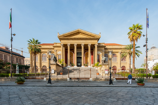 Nhà hát Teatro Massimo khánh thành năm 1897 là biểu tượng nghệ thuật của Palermo (Ý). picture2.png