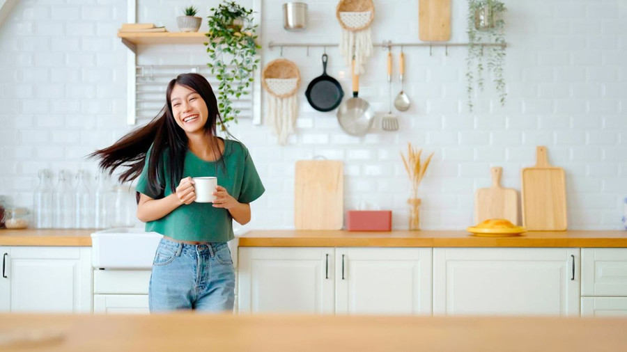 Nếu chúng ta có thể yêu bản thân mình nhiều hơn một chút mỗi ngày, sau hai hoặc ba tháng, chúng ta sẽ thấy cuộc sống tốt đẹp lên rất nhiều. (Ảnh: ITN). 2-neu-chung-ta-co-the.jpg