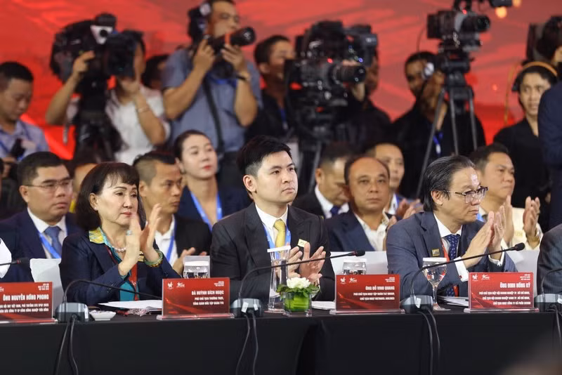 Quang cảnh Phiên đối thoại cấp cao Diễn đàn Kinh tế tư nhân Việt Nam 2025