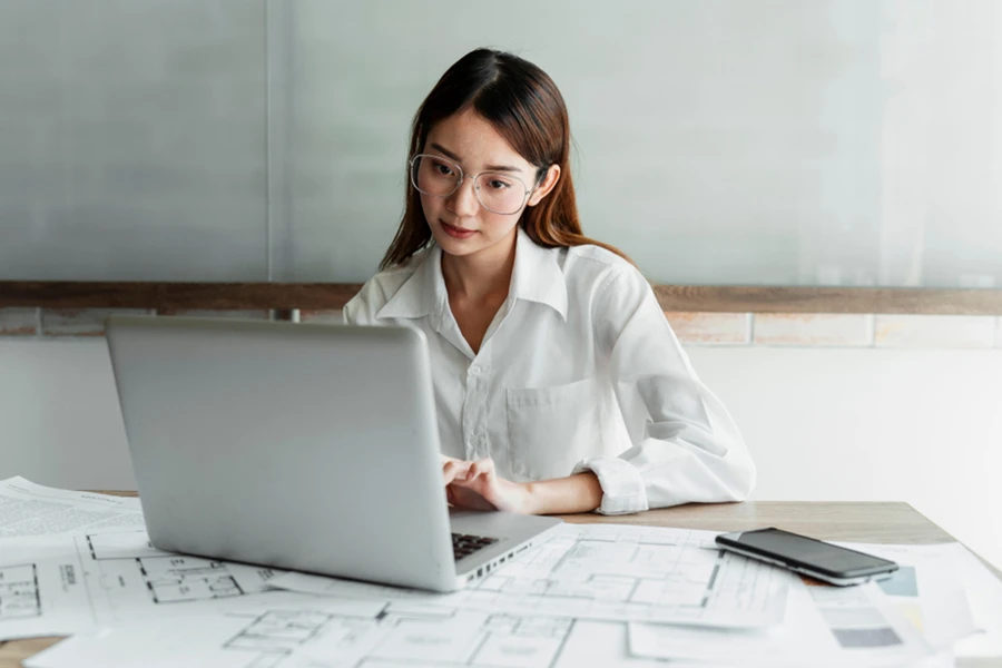 Bằng cách học các kỹ năng mới, bạn có thể cải thiện khả năng và sự tự tin của mình, đồng thời giúp bạn có năng lực hơn trong công việc. (Ảnh: ITN).