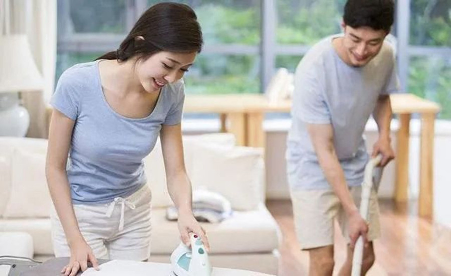 Việc nhà không phải là điều gì đó khủng khiếp, nó chỉ đòi hỏi chúng ta dành một chút thời gian và năng lượng để giải quyết. (Ảnh: ITN). 2-viec-nha-khong-phai-la.jpg