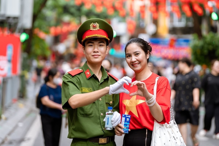 Tình bạn và tình yêu tổ quốc luôn đong đầy trong tim các bạn trẻ Việt Nam.