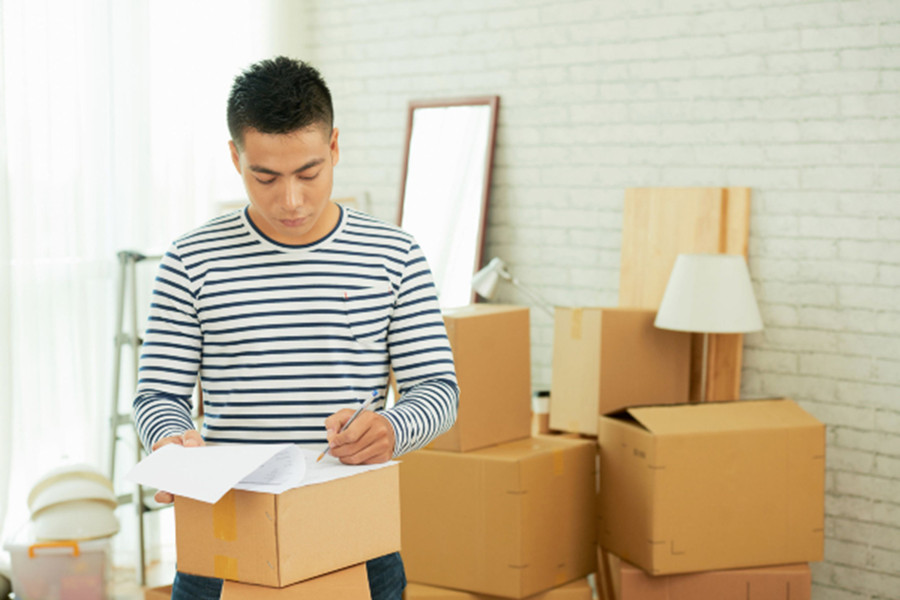 Trước khi chuyển đến nhà mới, đừng quên mở tất cả các cửa ra vào và cửa sổ của ngôi nhà để ánh sáng mặt trời bên ngoài tràn vào, giúp luồng khí của toàn bộ ngôi nhà lưu thông. (Ảnh: ITN). 3-truoc-khi-chuyen-den-nha-moi.jpg