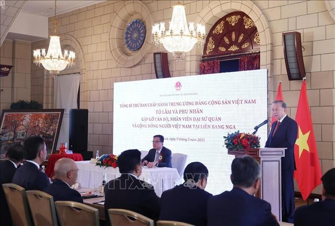 Tổng Bí thư Tô Lâm nói chuyện thân mật với cán bộ, nhân viên và cộng đồng người Việt Nam tại Liên bang Nga. Ảnh: Thống Nhất/TTXVN. Tổng Bí thư Tô Lâm nói chuyện thân mật với cán bộ, nhân viên và cộng đồng người Việt Nam tại Liên bang Nga. Ảnh: Thống Nhất/TTXVN.