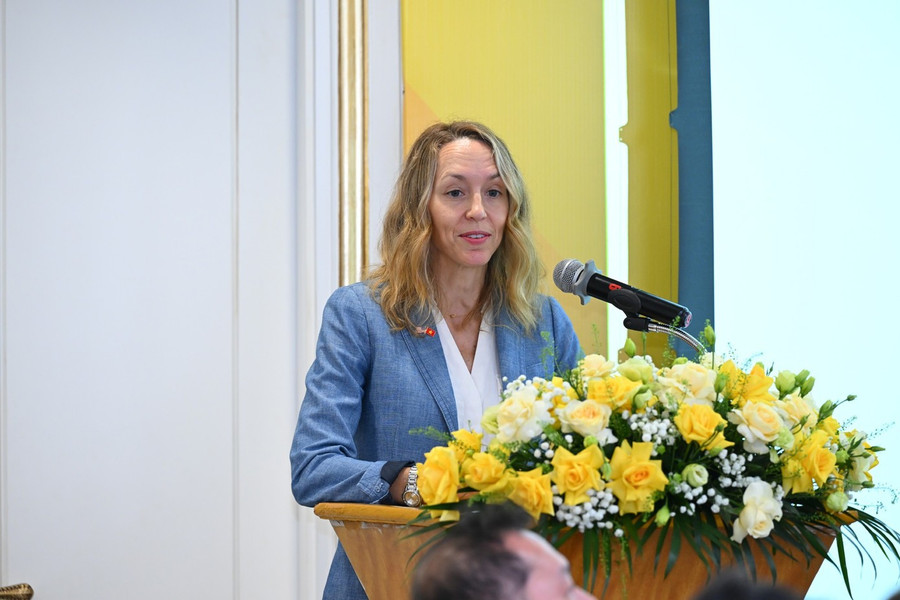 Phó Đại sứ Hoa Kỳ tại Việt Nam Courtney Beale phát biểu tại Tọa đàm. Phó Đại sứ Hoa Kỳ tại Việt Nam Courtney Beale phát biểu tại Tọa đàm.