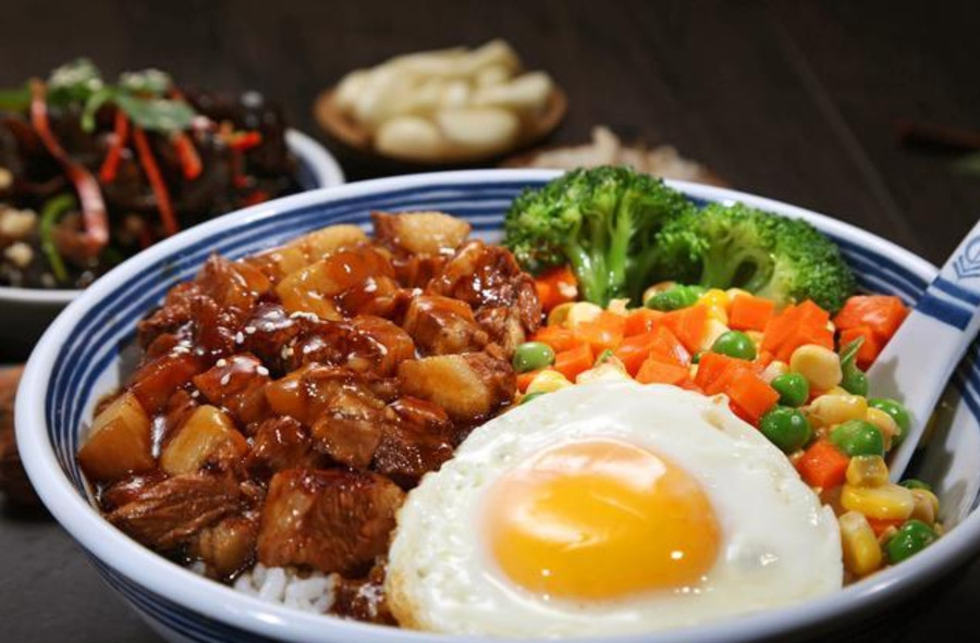 Các phương pháp nấu ở nhiệt độ cao tạo ra những chất có hại. (Ảnh: ITN)