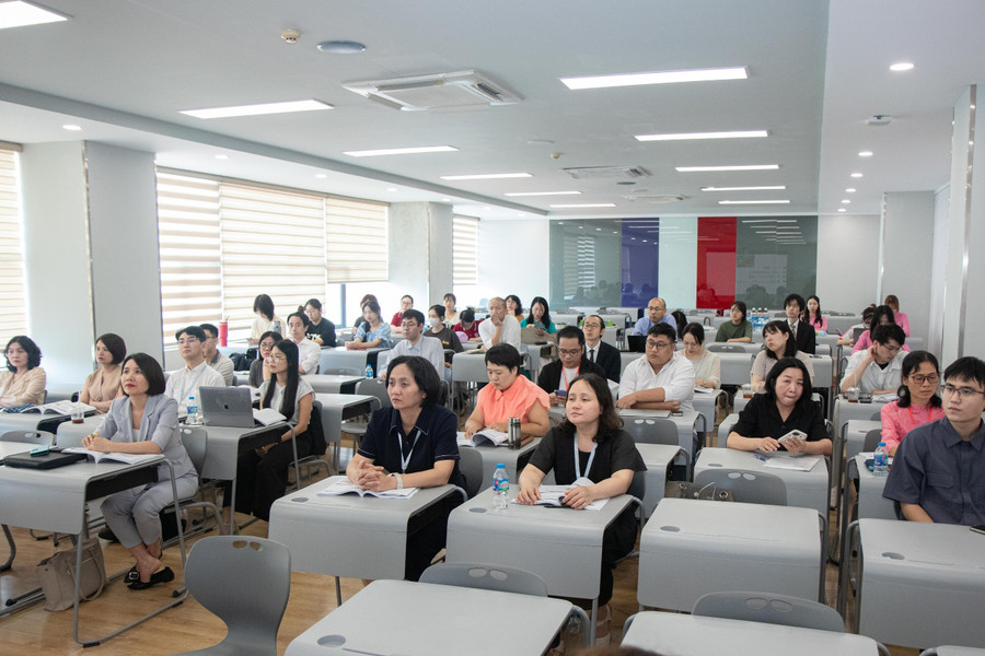 Phiên làm việc của các tiểu ban. image023.jpg