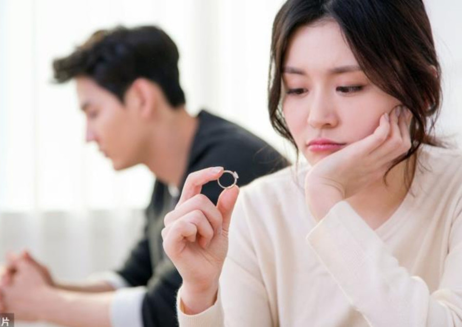Phụ nữ thông minh sẽ tìm cách vươn lên trong khó khăn, làm cho bản thân trở nên xuất sắc hơn, khởi đầu lại và đón nhận cuộc sống mới. (Ảnh: ITN) 2-phu-nu-thong-minh.jpg