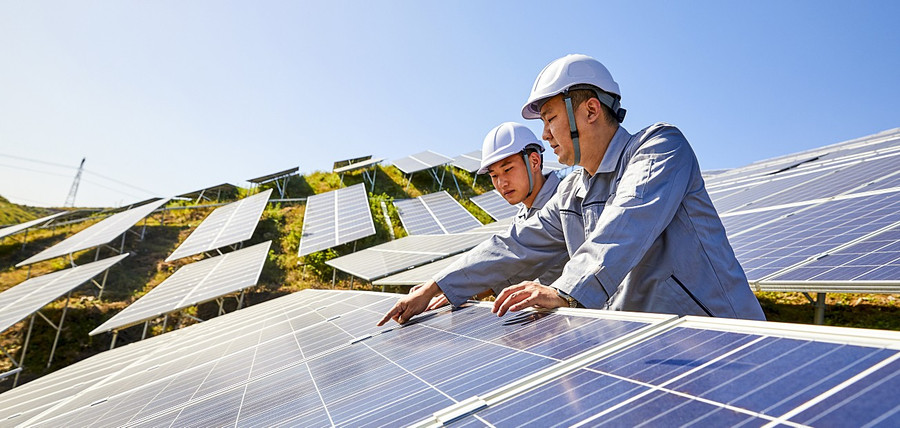 Trong thời tiết khắc nghiệt, người lao động ngoài trời cần chú ý bảo vệ sức khỏe tim mạch của mình. (Ảnh: ITN)
