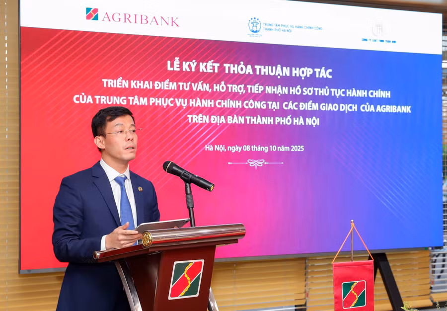 Ông Cù Ngọc Trang, Giám đốc Trung tâm Phục vụ Hành chính công Thành phố Hà Nội phát biểu tại lễ ký kết.
