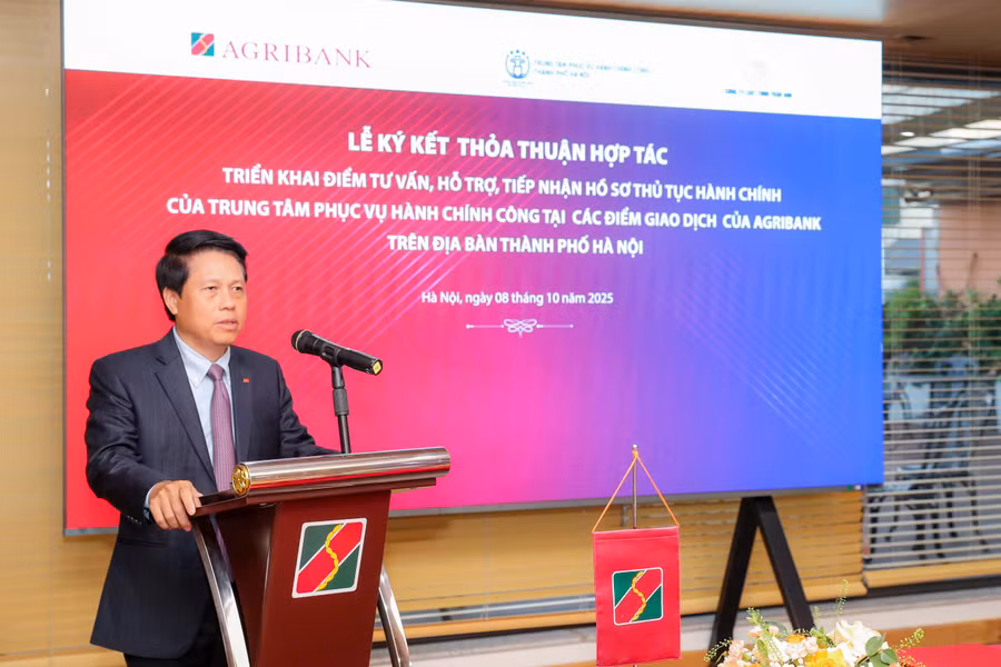 Ông Phạm Tiến Dũng, Phó Thống đốc Ngân hàng Nhà nước Việt Nam dự và phát biểu chỉ đạo tại lễ ký kết.