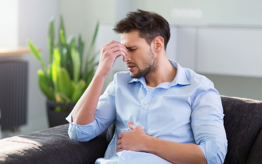 Việc áp dụng công nghệ mới đòi hỏi người quản lý và người lao động phải thích nghi, lượng công việc quá nhiều, cũng góp phần gây căng thẳng. (Ảnh: ITN) 2-viec-ap-dung-cong-nghe.jpg
