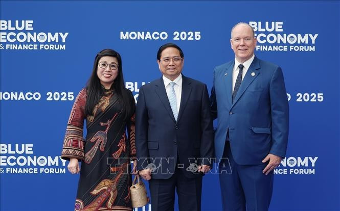 Hoàng thân Monaco Albert II đón Thủ tướng Phạm Minh Chính và Phu nhân tham dự Hội nghị Đại dương của Liên hợp quốc lần thứ 3. Ảnh: Dương Giang/TTXVN. Hoàng thân Monaco Albert II đón Thủ tướng Phạm Minh Chính và Phu nhân tham dự Hội nghị Đại dương của Liên hợp quốc lần thứ 3. Ảnh: Dương Giang/TTXVN.