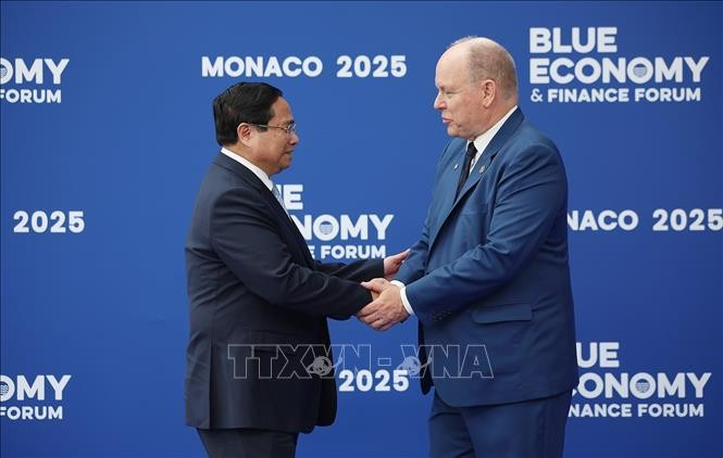 Hoàng thân Monaco Albert II đón Thủ tướng Phạm Minh Chính tham dự Hội nghị Đại dương của Liên hợp quốc lần thứ 3. Ảnh: Dương Giang/TTXVN. Hoàng thân Monaco Albert II đón Thủ tướng Phạm Minh Chính tham dự Hội nghị Đại dương của Liên hợp quốc lần thứ 3. Ảnh: Dương Giang/TTXVN.