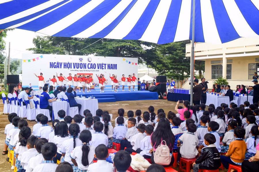 Toàn cảnh Ngày hội Vươn cao Việt Nam do Vinamilk và Quỹ sữa Vươn cao Việt Nam tổ chức tại Hiệp Thạnh, Lâm Đồng hôm 2/8. (Ảnh: Hải An).