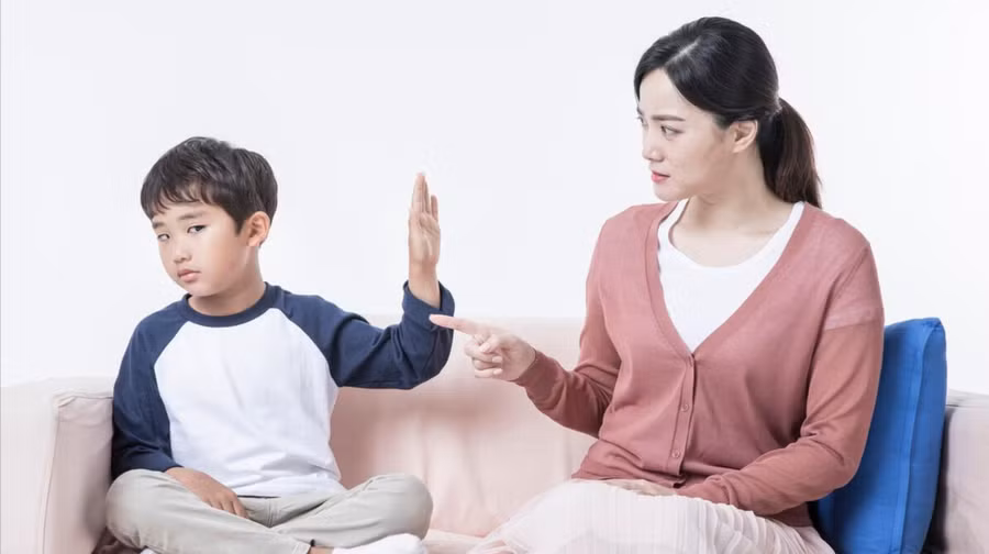 Cha mẹ cần chú ý truyền đạt cho trẻ tầm quan trọng của việc tôn trọng và thấu hiểu. (Ảnh: ITN)