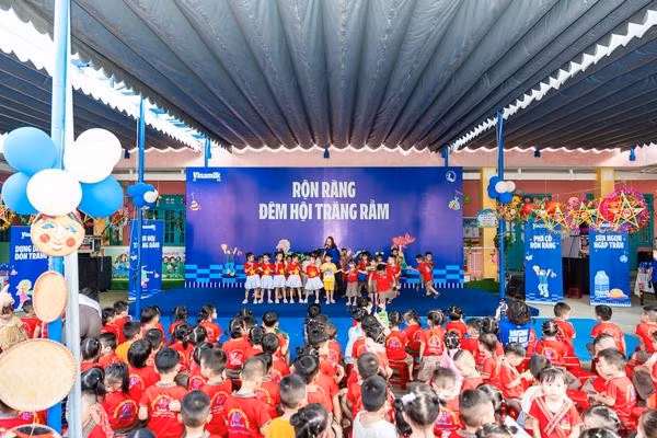 Tại Đà Nẵng, có một mùa trung thu thật đặc biệt đã đến với các em nhỏ trường Mẫu giáo Tiên Lãnh, xã Lãnh Ngọc...