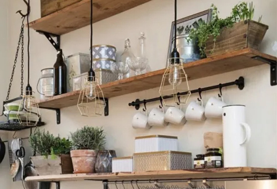 Giữ tất cả các quầy, kệ và tủ được sắp xếp hợp lý để tránh làm tắc nghẽn nhà bếp. (Ảnh: ITN). 2-giu-tat-ca-cac-quay.jpg