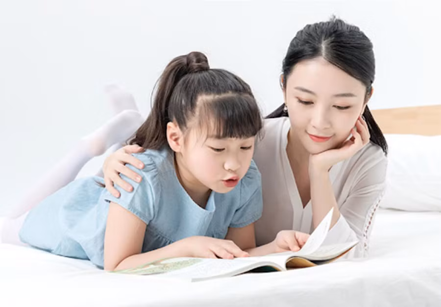 Sự buông tay của cha mẹ chính là chìa khóa cho sự trưởng thành thực sự của trẻ. (Ảnh: ITN).