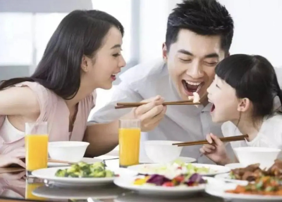 Mỗi thói quen xấu có thể không ảnh hưởng rõ rệt trong thời gian ngắn, nhưng nếu kéo dài, rủi ro về sức khỏe sẽ từ từ tích tụ và cuối cùng dẫn đến hậu quả nghiêm trọng. (Ảnh: IT) 2-moi-thoi-quen-xau.jpg