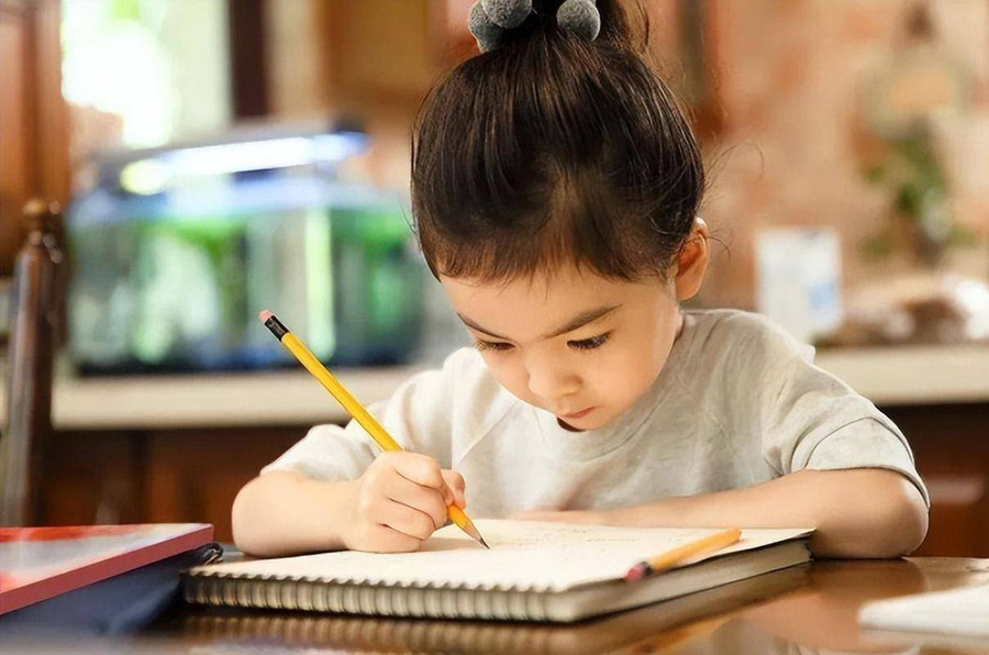 Nếu cha mẹ không có tính tự giác thì con cái cũng khó có thể có tính tự giác. (Ảnh: ITN). 2-neu-cha-me.jpg