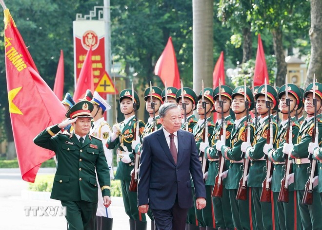 Lễ đón Tổng Bí thư Tô Lâm đến dự Lễ kỷ niệm 80 năm Ngày truyền thống Bộ Tổng Tham mưu Quân đội Nhân dân Việt Nam. (Ảnh: Thống Nhất/TTXVN). Lễ đón Tổng Bí thư Tô Lâm đến dự Lễ kỷ niệm 80 năm Ngày truyền thống Bộ Tổng Tham mưu Quân đội Nhân dân Việt Nam. (Ảnh: Thống Nhất/TTXVN).