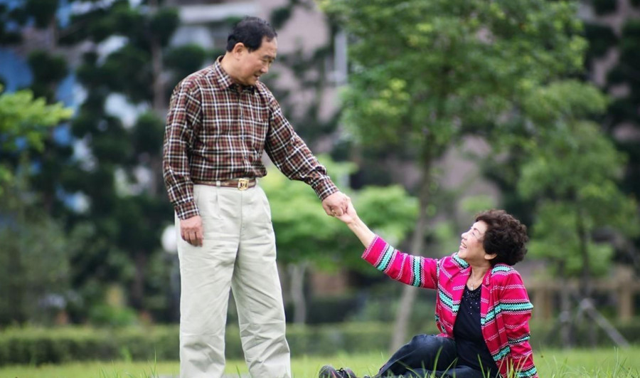 Chỉ khi cơ thể khỏe mạnh, chúng ta mới có thể ngắm nhìn phong cảnh mình muốn, tận hưởng vẻ đẹp của cuộc sống, đó mới là điều kiện cơ bản và quan trọng nhất của hạnh phúc. (Ảnh: ITN).