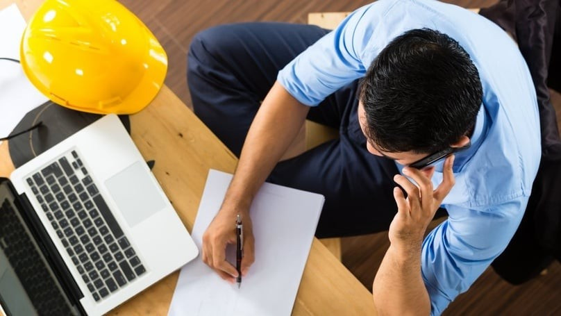 Ngọ vượng vận đào hoa, Hợi có ý định nhảy việc ngày 3/11